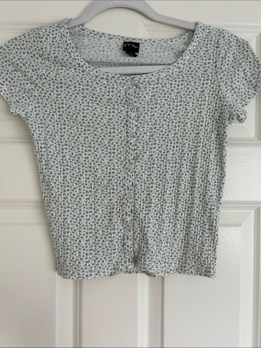 Art Class Light Green Floral Button-Front Short Sleeve Top